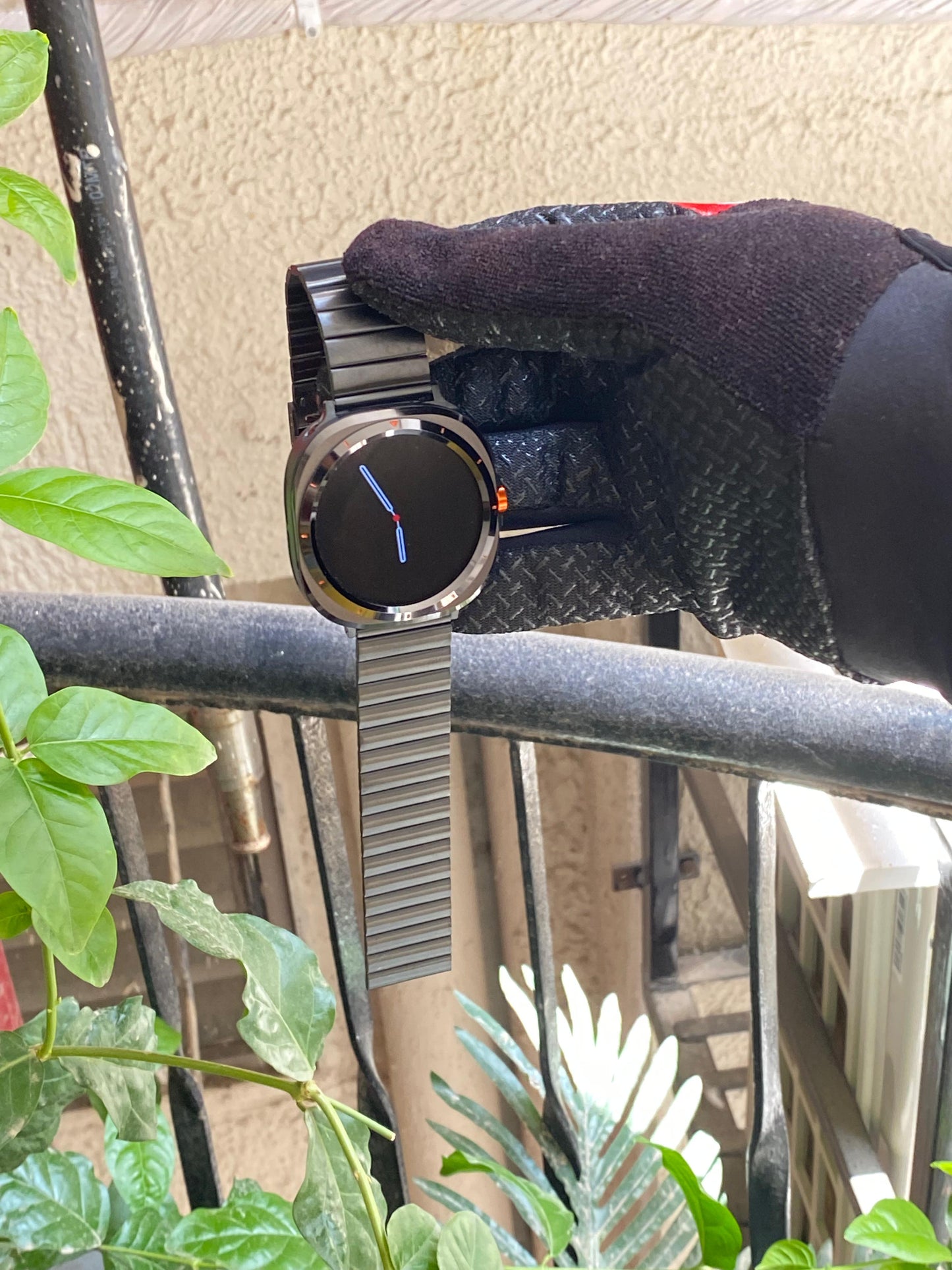 Android smartwatch in metal belt