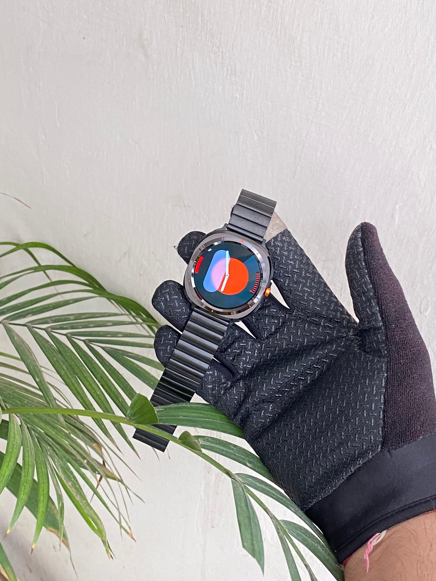 Android smartwatch in metal belt