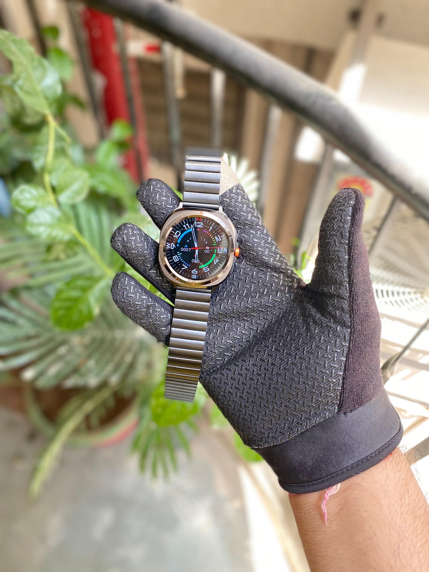 Android smartwatch in metal belt